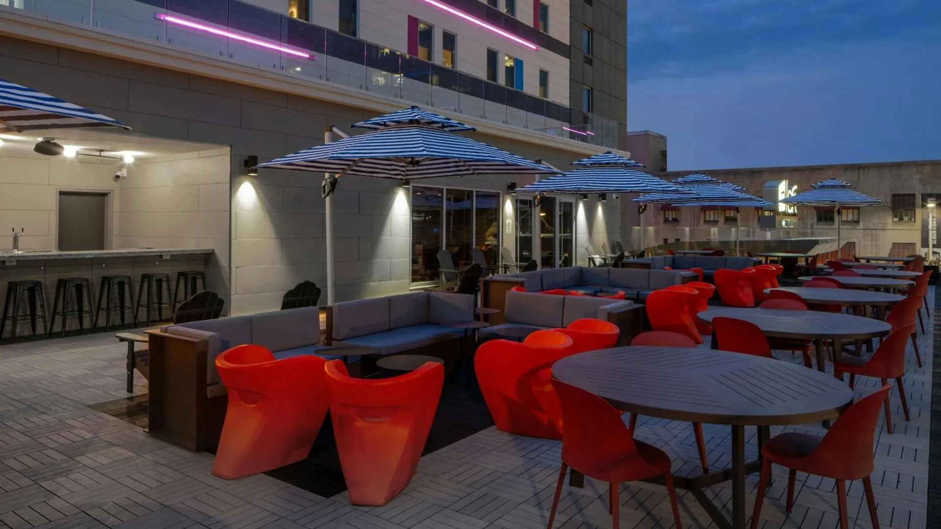 Aloft Memphis Downtown Hotel